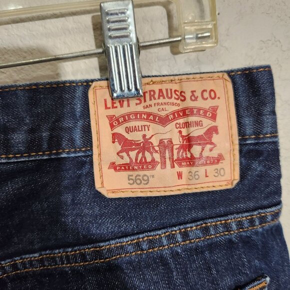 Levis 569 Denim Jean Shorts W36 Dark Wash Cut off Jeans - Picture 2 of 12